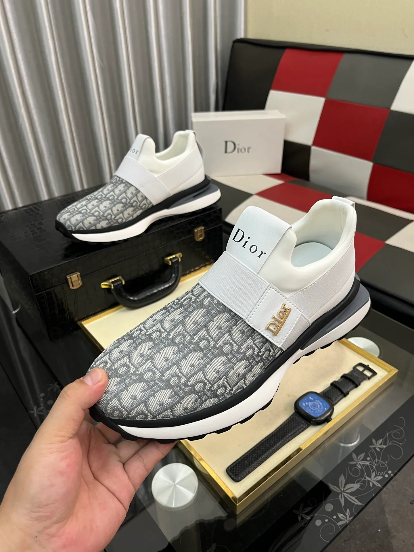 Men's Men's Shoes 💰458⌚️⌚️Dior [Dior] men's casual and trendy shoes are on the market! Strong British fashion style, the upper is made of nubuck leather with printed fabrics, comfortable pigskin lining, and original molded outsole. Designed by European and American masters, the perfect shape creates high quality, super versatile and very comfortable. High-end without losing taste, fashionable and novel! Code number: 38～442️⃣Colors available